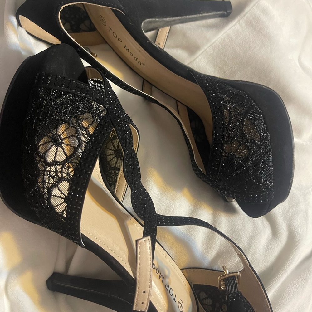 TOP Moda Black Lace Heels